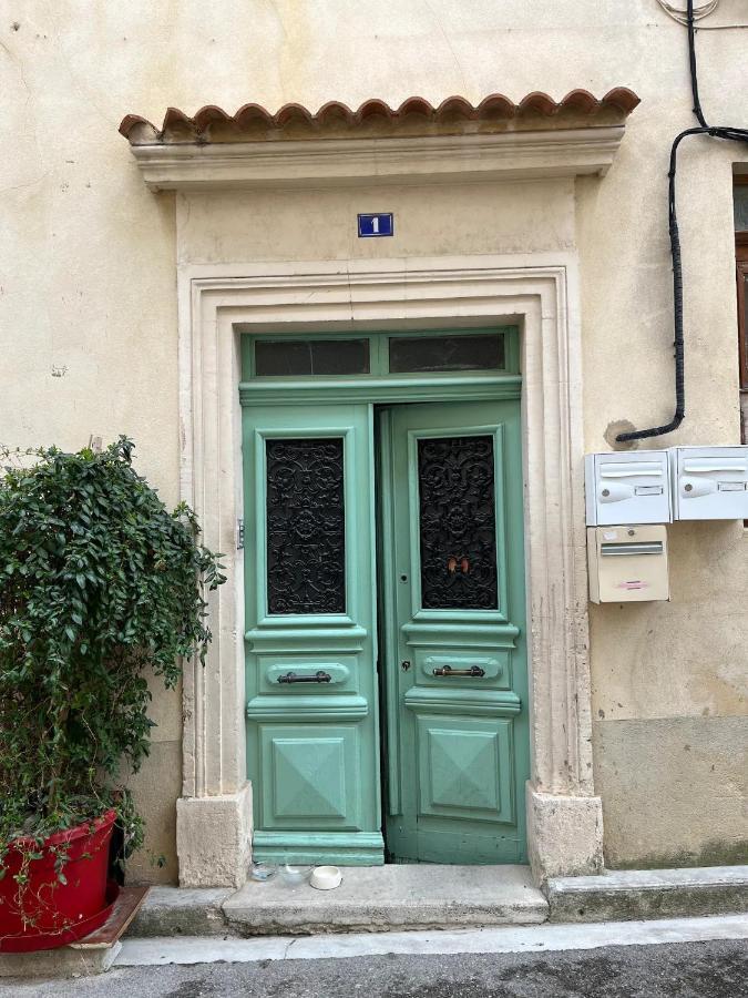 Studio De Charme Au Coeur De Valréas Exterior photo
